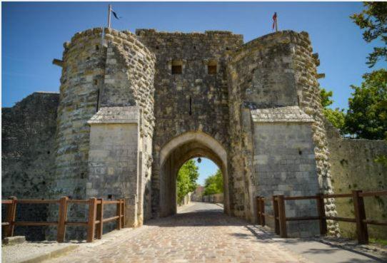 Le Gite Entre Val Et Rose Provins Esterno foto